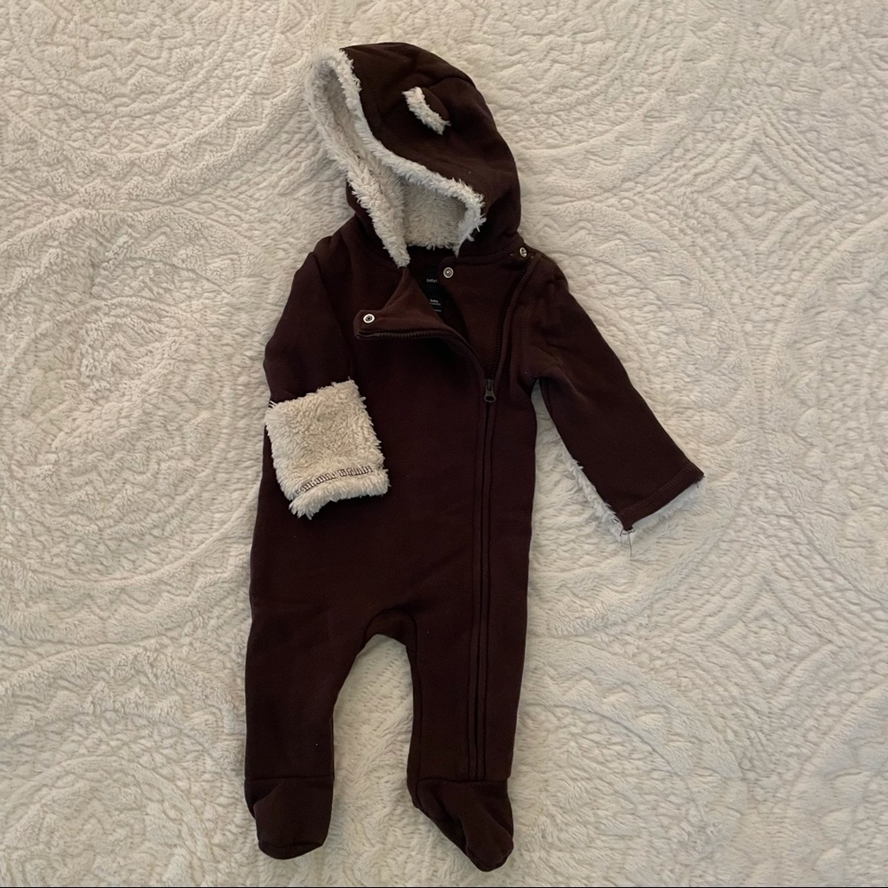 Baby winter outfit/onesie: 0-3 months